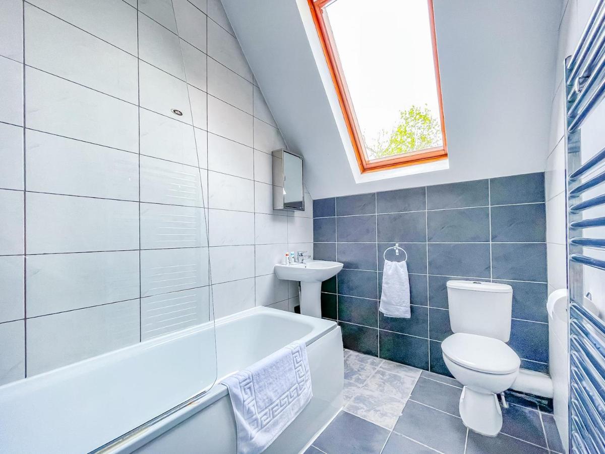 *Re9Bc* For Your Most Relaxed & Cosy Stay + Free Parking + Free Fast Wifi * Лийдс Екстериор снимка