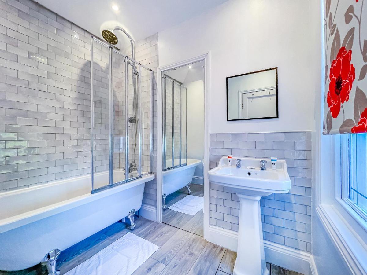 *Re9Bc* For Your Most Relaxed & Cosy Stay + Free Parking + Free Fast Wifi * Лийдс Екстериор снимка