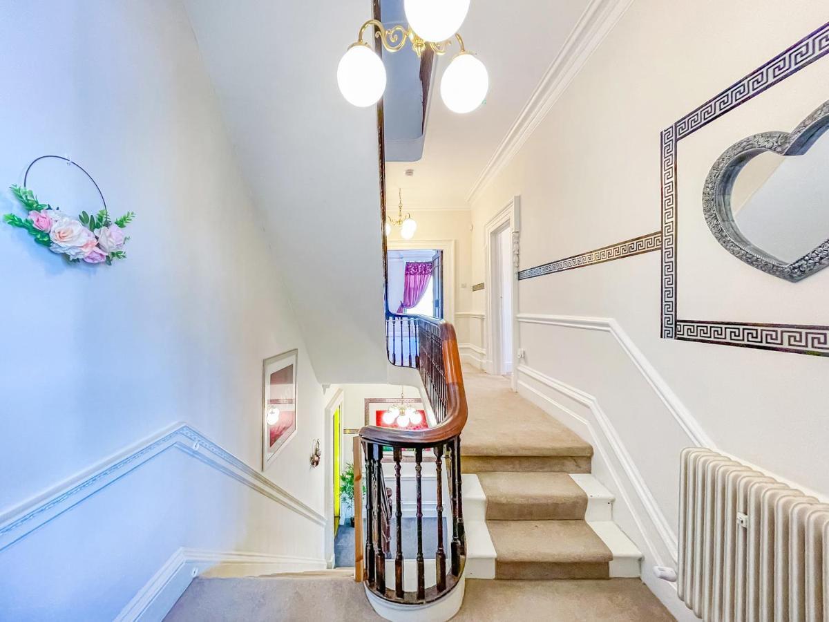 *Re9Bc* For Your Most Relaxed & Cosy Stay + Free Parking + Free Fast Wifi * Лийдс Екстериор снимка